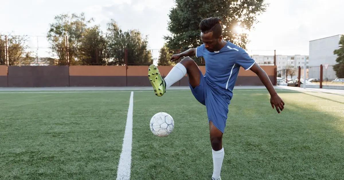 Analyse du jeu et des techniques de Pelé