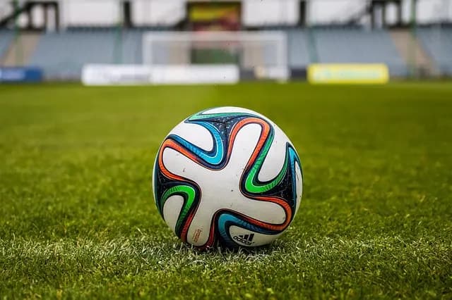 Les footballeurs emblématiques à connaître absolument